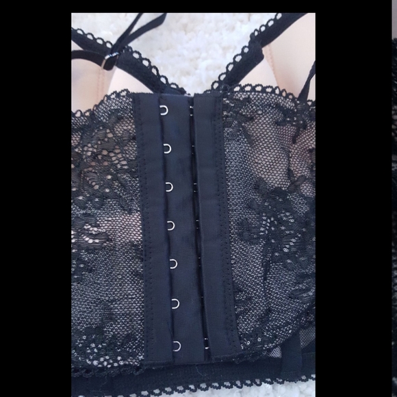 Victoria's Secret Bralette Black Lace embroidery 32c - Picture 4 of 5